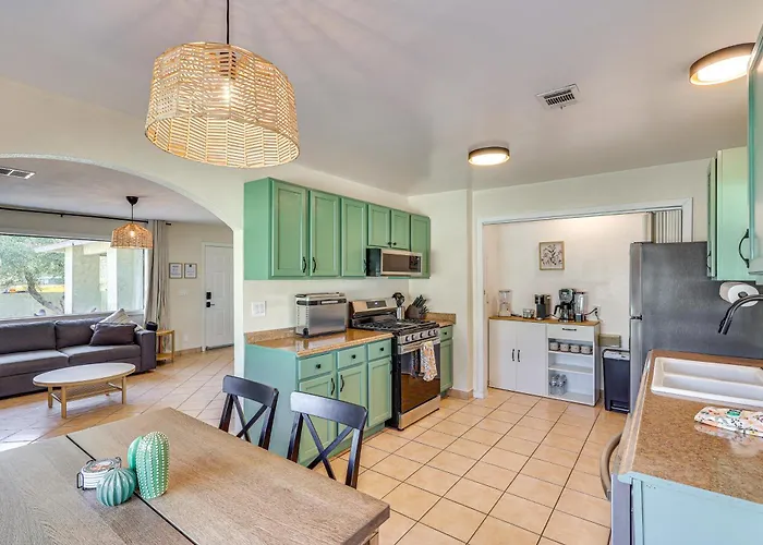 Walk To Colorado River: Family W/ Yard! * Bullhead City