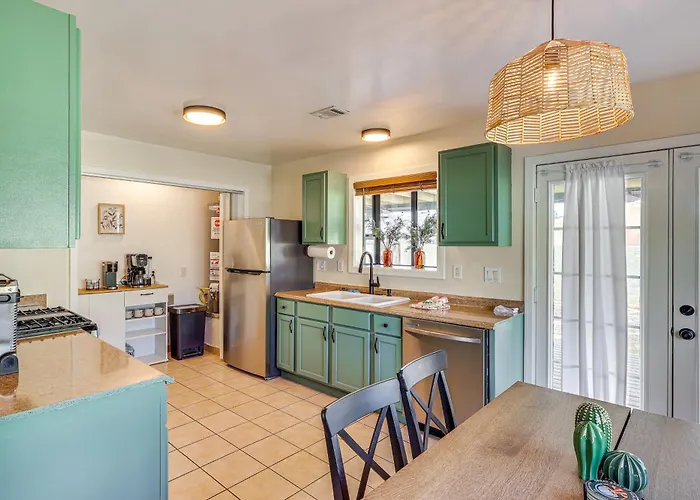 Walk To Colorado River: Family W/ Yard! * Bullhead City