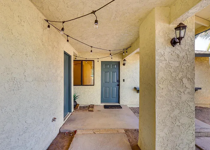 Сasa de vacaciones Walk To Colorado River: Family W/ Yard! Bullhead City
