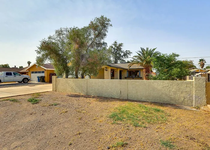 Walk To Colorado River: Family W/ Yard! Bullhead City